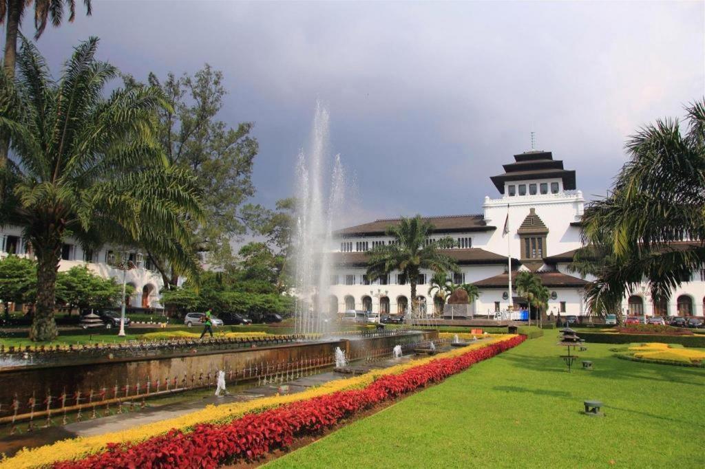 Gania Hotel Bandung Exterior foto